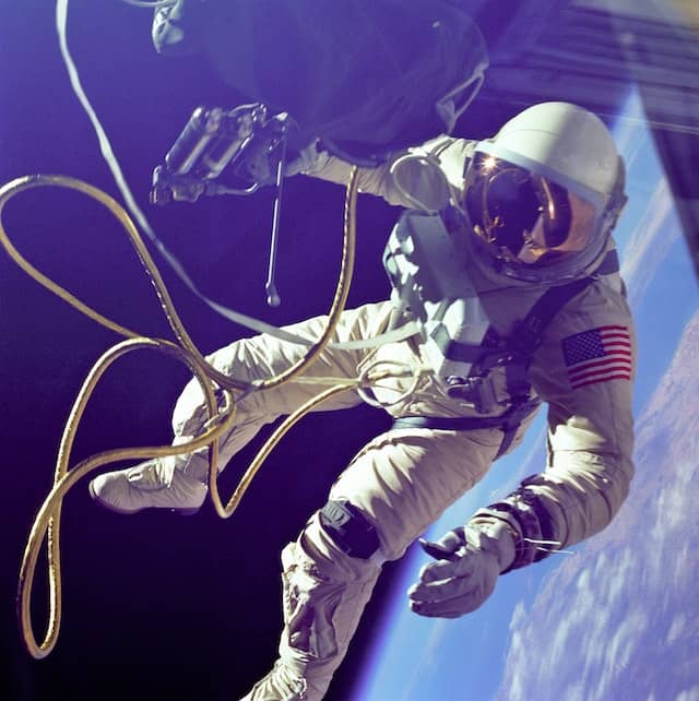 astronauta como permisos para trabajar en españa empleado altamente cualificado